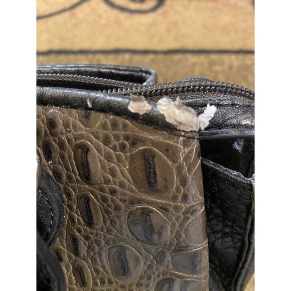 MC Women’s Green/Gray Crocodile Purse - Picture 4 of 9